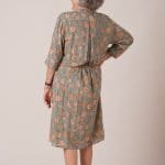 Dos de robe pour seniors Rosalie imprimé vert avec ceinture
