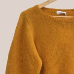 Zoom du pull Pascaline de coloris Jaune moutarde pour femme senior - forESTIME