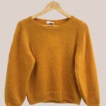Pull Pascaline manches longues pour femme senior de coloris jaune moutarde vue de face - forESTIME