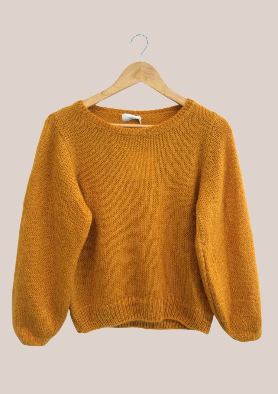 Pull Pascaline manches longues pour femme senior de coloris jaune moutarde vue de face - forESTIME