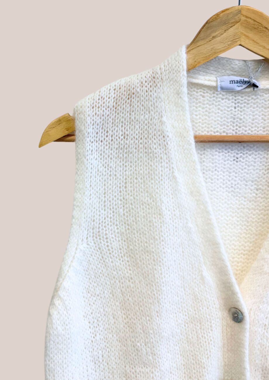 Gilet blanc Gwendoline vue de face zoomer- forESTIME