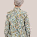 Chemisier Charlotte en coloris bleu et au motif cachemires, idéal pour une femme senior - forESTIME