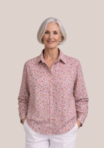 Chemisier Charlotte petites fleurs rose idéal pour femme senior - forESTIME
