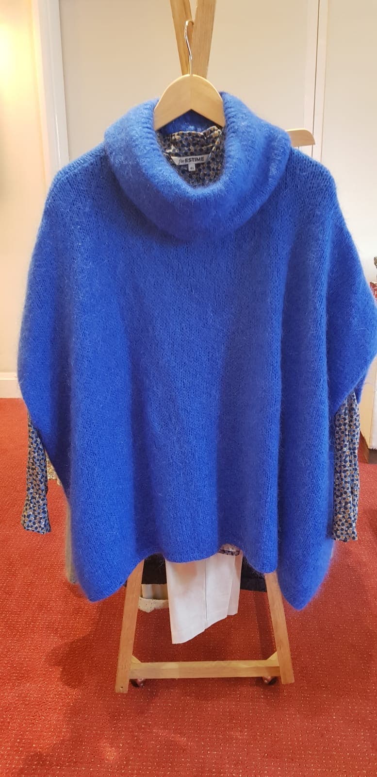pull bleu roi col roulé sans manches