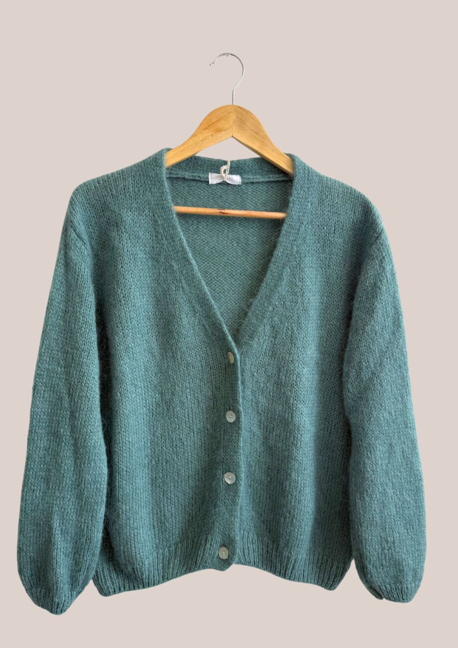 Gilet Gloria vert céladon, manches longues vue de face - forESTIME