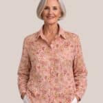 Chemise Charlotte pour seniors charlotte en imprimé fleurs rose saumon - forESTIME