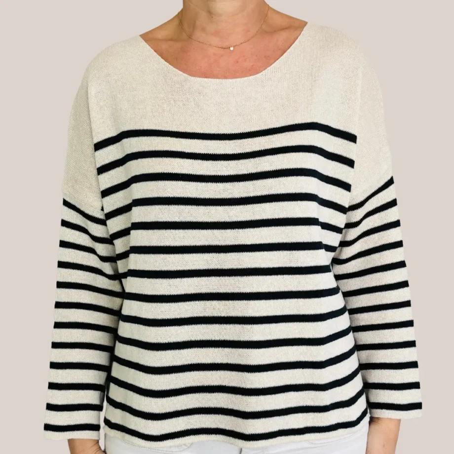 Pull à manches longues coloris beige à rayure marine, confortable