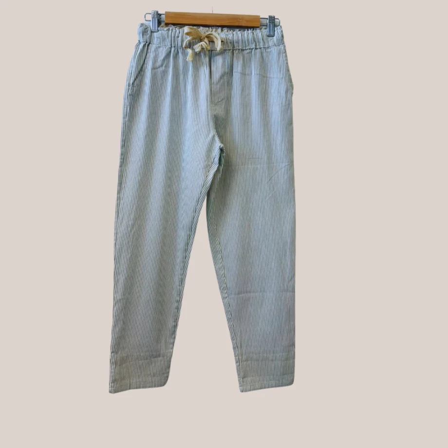 pantalon pour les personnes âgées avec une taille élastique coloris blanc gris rayé