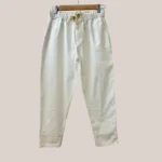 pantalon agréable avec la taille élastiquée, matière confortable, de coloris blanc