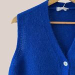 Gilet bleu vif Gwendoline vue de face zoomer- forESTIME