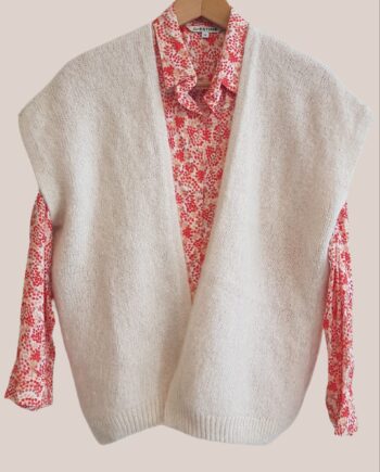 Cardigan sans manches pour seniors bien chaud en maille coloris écru