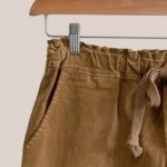 Pantalon velours pour femme senior de coloris camel - forESTIME