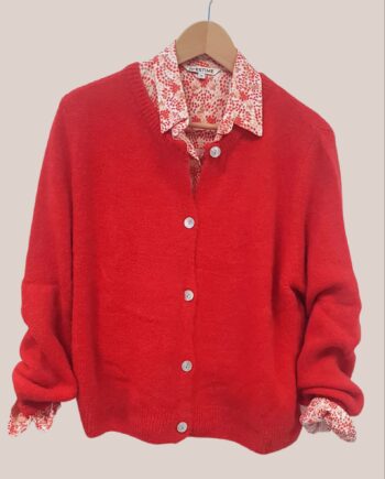 Cardigan senior Gayane rouge boutonné col rond en maille toute douce