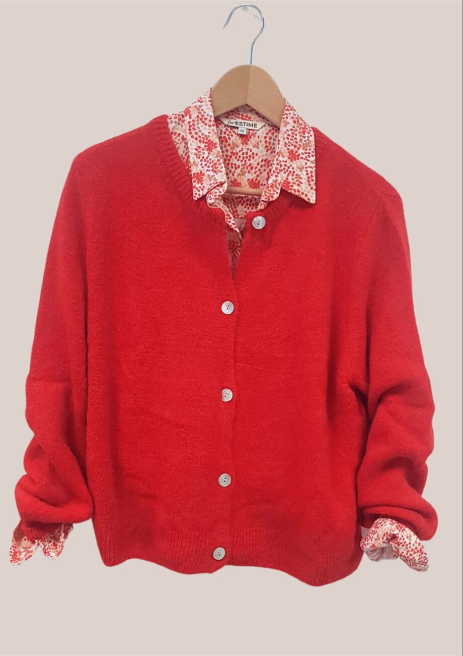 Cardigan senior Gayane rouge boutonné col rond en maille toute douce
