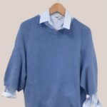 Pull senior en maille toute douce bleu pour senior. Pull col rond forme trapeze