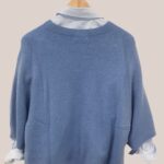 Pull doux pour senior col rond bleu forme trapèze vue dos