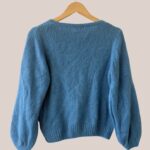 pull bleu jean vue de dos pour femme senior - forESTIME
