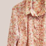 Chemisier pour senior imprimé fleurs rose vert fermeture devant aimantée sans boutons