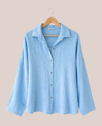 Chemisier Cassandre en Gaze de coton. Coloris bleu ciel idéal pour femme senior - forESTIME