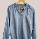 tunique femme senior bleu jean ouverture aimantée cachée