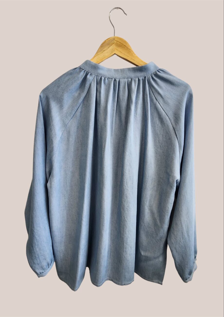 Blouse longue senior en lyocell effet jean bleu clair vue dos