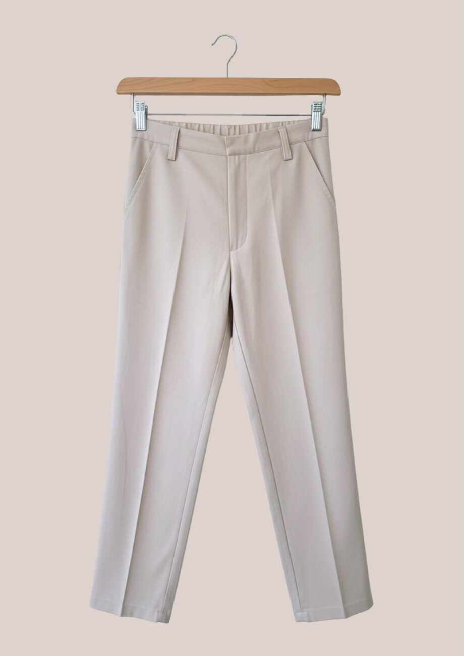 Pantalon Pauline vue de face de coloris beige clair - forESTIME