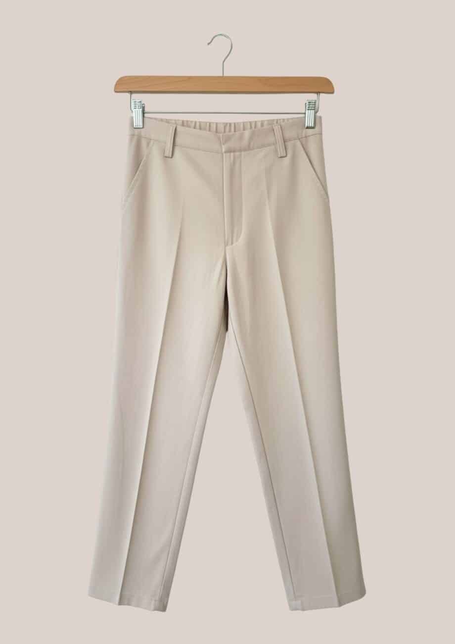 Pantalon Pauline vue de face de coloris beige clair - forESTIME