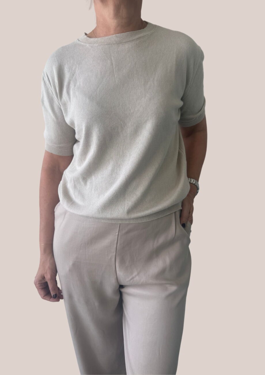 Pull femme col rond beige, manches courtes. Coton fin - forESTIME