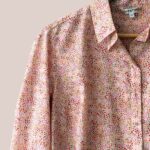 Chemisier pour senior imprimé fleurs multicolores fond écru fermeture devant aimantée - forESTIME