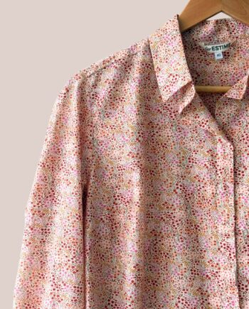 Chemisier pour senior imprimé fleurs multicolores fond écru fermeture devant aimantée - forESTIME