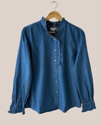 Chemise coloris bleu jean, vue de face pour femme senior - forESTIME