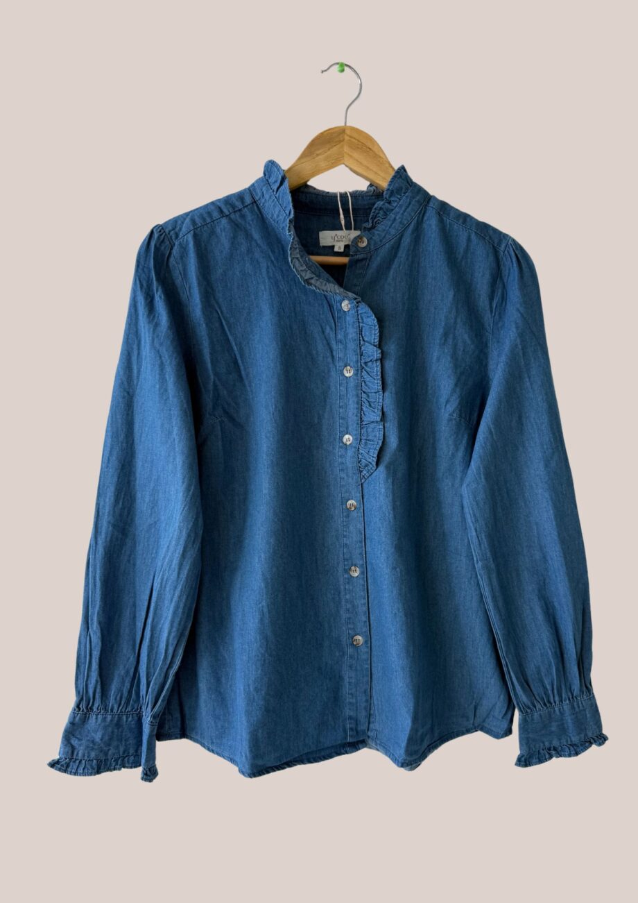 Chemise coloris bleu jean, vue de face pour femme senior - forESTIME