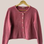Gilet Gina vue de face rose thé femme avec boutons dorés - forESTIME