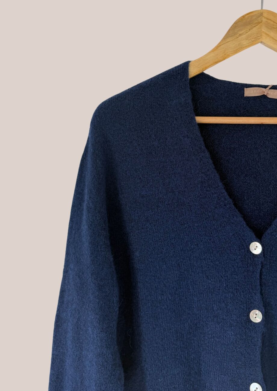 Pull avec bouton sur le devant bleu indigo, manches longues - forESTIME