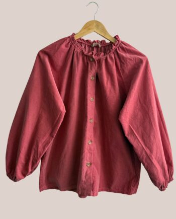 Chemise velours clémence vue de face pour femme senior de coloris framboise - forESTIME