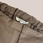 Pantalon Pauline coloris châtaigne, coupe droite parfait pour femme senior avec fermeture aimantée - forESTIME