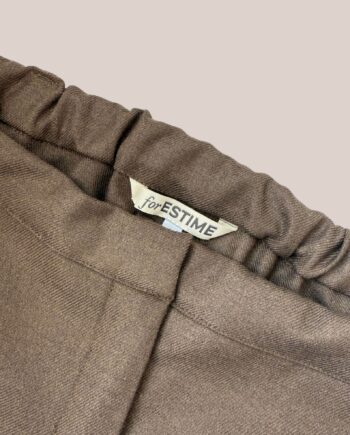 Pantalon Pauline coloris châtaigne, coupe droite parfait pour femme senior avec fermeture aimantée - forESTIME