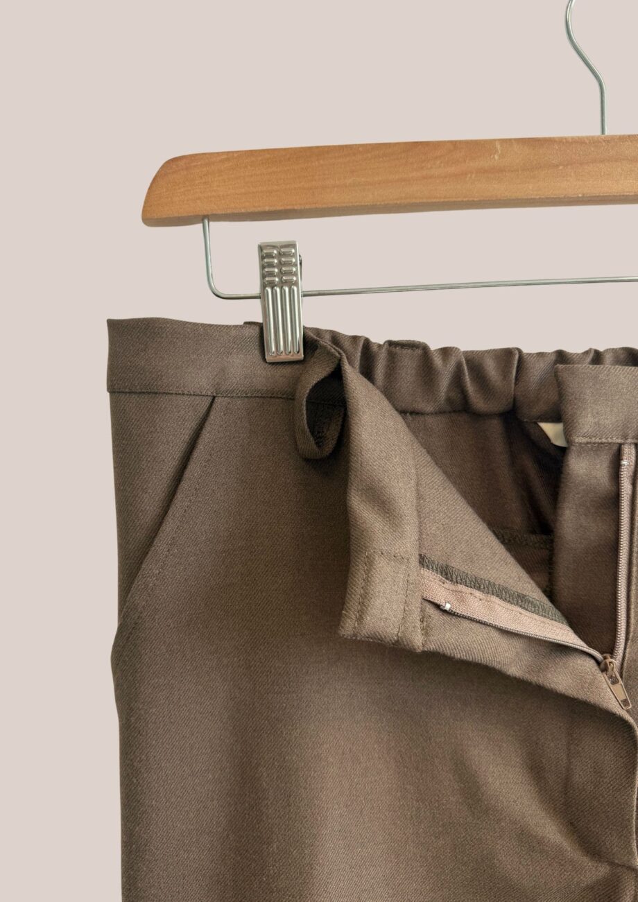 zoom pantalon coupe droite Pauline. Coloris châtaigne - forESTIME