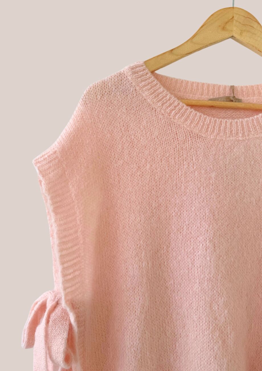 Zoom sur le pull Agathe rose poudré idéal pour femme senior - forESTIME