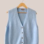 Gilet sans manches senior bleu ciel coupe large à boutons modèle Gwen - forESTIME
