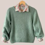 Pull Pascaline vert amande pour femme senior en maille douce avec chemise forESTIME.