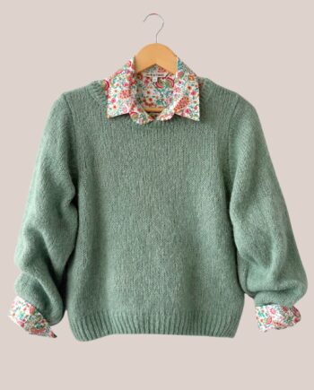Pull Pascaline vert amande pour femme senior en maille douce avec chemise forESTIME.