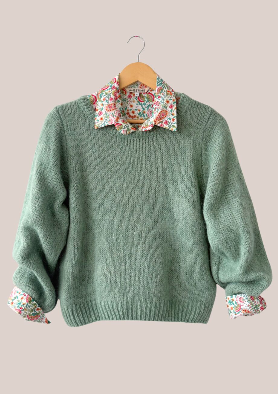 Pull Pascaline vert amande pour femme senior en maille douce avec chemise forESTIME.