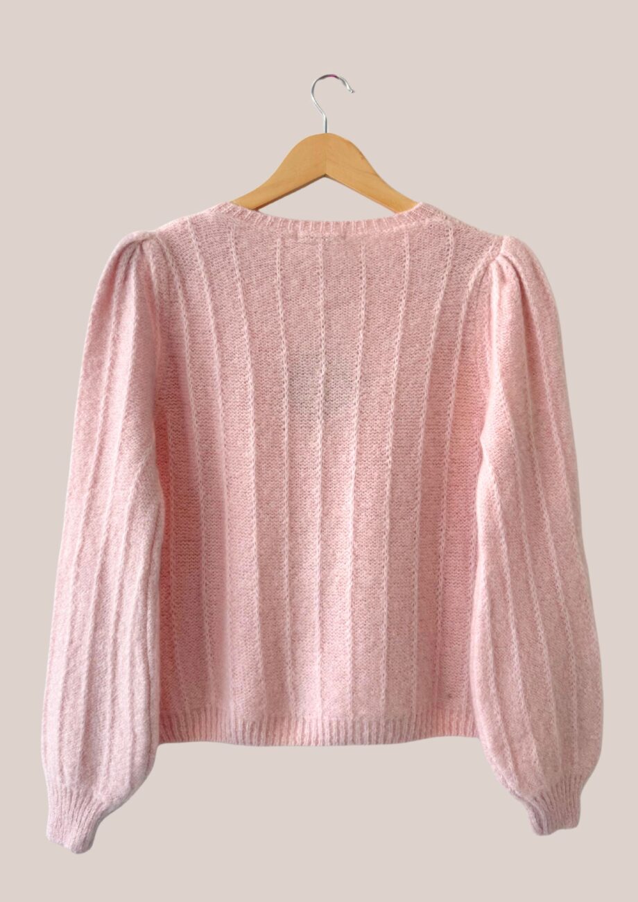 Gilet Gary rose poudré pour femme senior en maille douce avec boutons et manches bouffantes. - forESTIME