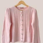 Gilet Gary rose poudré pour femme senior en maille douce avec boutons et manches bouffantes. - forESTIME
