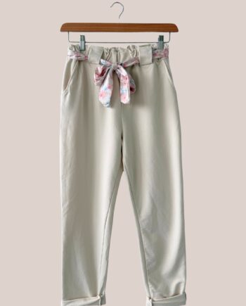 Pantalon beige femme senior avec taille élastiquée et ceinture fleurie amovible - forESTIME