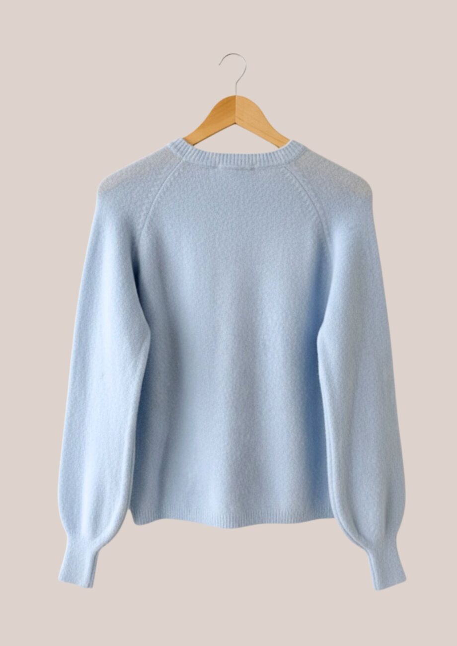 Pull Adélie bleu ciel en maille baby alpaga pour femme senior avec boutons nacre - forESTIME