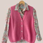 Gilet sans manches rose femme senior Gwendoline porté sur un chemisier - forESTIME