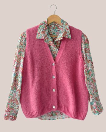Gilet sans manches rose femme senior Gwendoline porté sur un chemisier - forESTIME