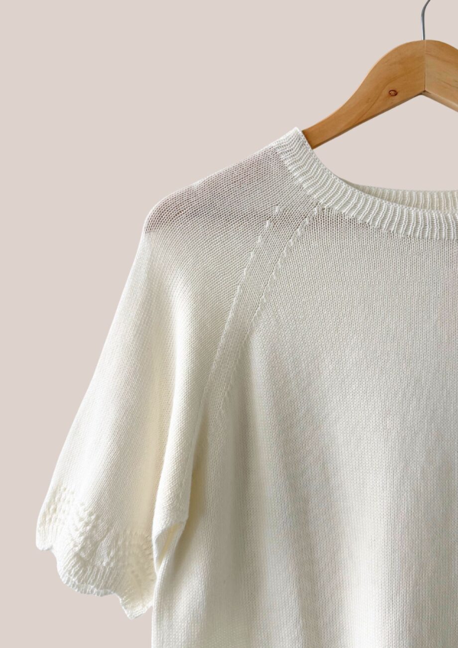 Zoom sur le pull Poma manches courtes femme senior en coloris écru